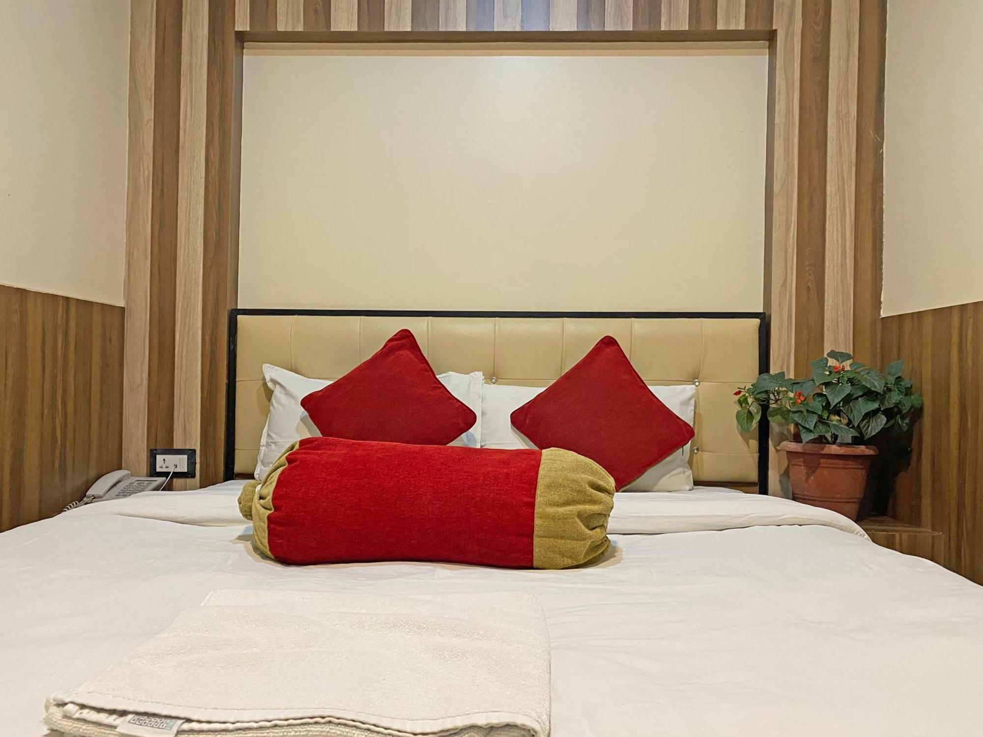 Hotel Airport Holiday カトマンズ エクステリア 写真